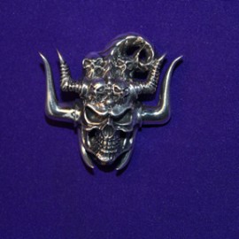 Horned skull silver pendant